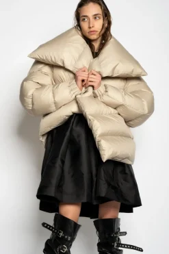 BEIGE M'A PUFFER JACKET