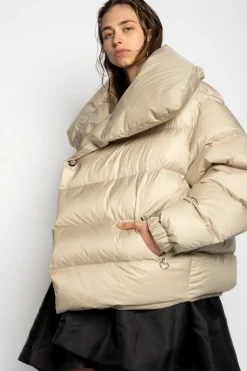 BEIGE M'A PUFFER JACKET