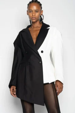 BLACK AND WHITE FITTED BLAZER