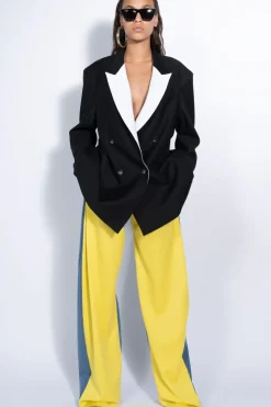 BLACK AND WHITE OVERSIZED BLAZER