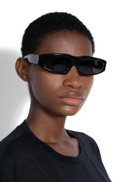 BLACK ANGULAR FRAME SUNGLASSES
