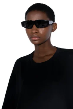 BLACK ANGULAR FRAME SUNGLASSES