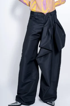 BLACK BOYFRIEND TROUSERS WITH BOW