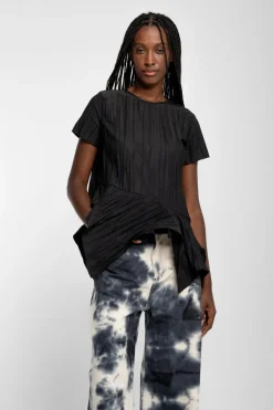 BLACK CAP SLEEVE PLISSE T-SHIRT