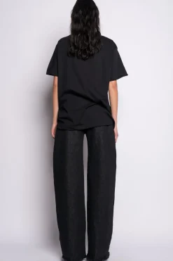 BLACK OVERSIZED T-SHIRT WITH GOLD LOGO