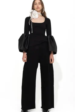 BLACK SCOOPED NECK PUFF SLEEVE TOP