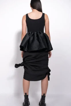 BLACK SLEEVELESS PUFF HEM TOP