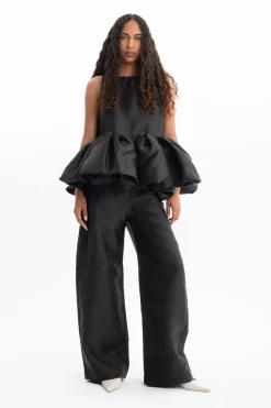 BLACK SLEEVELESS PUFF HEM TOP