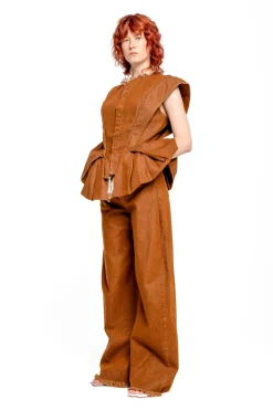 BROWN DENIM STRUCTURE SHOULDER CINCHED TOP