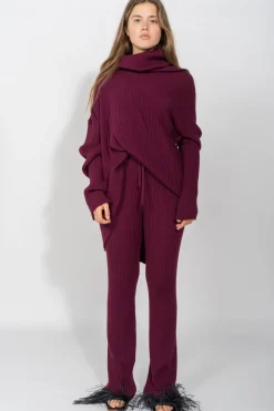 BURGUNDY KNITTED TROUSERS