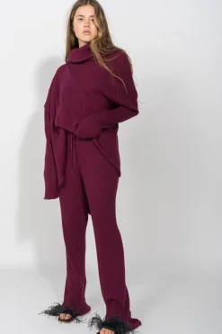 BURGUNDY KNITTED TROUSERS