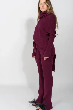 BURGUNDY KNITTED TROUSERS