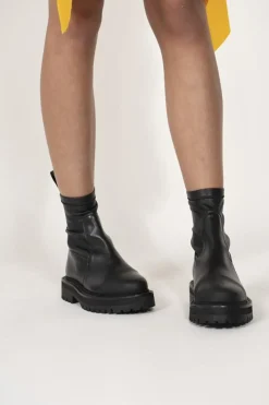 CHELSEA BOOTS