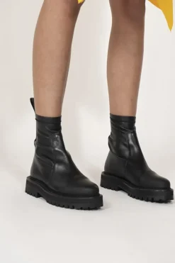 CHELSEA BOOTS