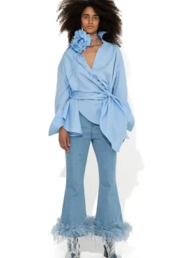 LIGHT BLUE FEATHER HEM CAPRI JEANS