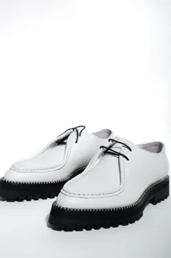 WHITE BROGUE W/ BLANKET STITCH