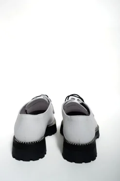 WHITE BROGUE W/ BLANKET STITCH