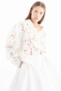 WHITE EMBROIDERED PUFF SLEEVE SHIRT