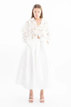 WHITE EMBROIDERED PUFF SLEEVE SHIRT