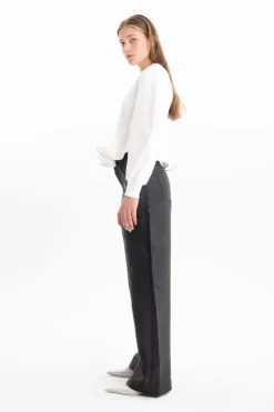 WHITE FRILL HEM SWEATSHIRT
