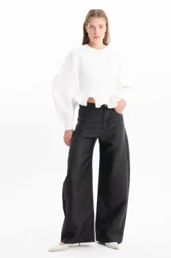 WHITE FRILL HEM SWEATSHIRT