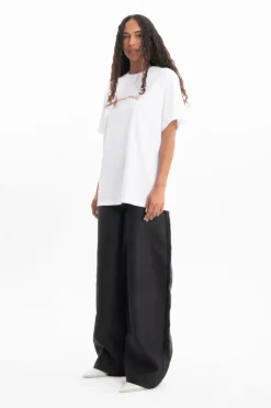 WHITE OVERSIZED T-SHIRT WITH GOLD LOGO