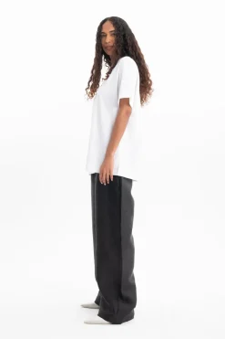 WHITE OVERSIZED T-SHIRT WITH GOLD LOGO